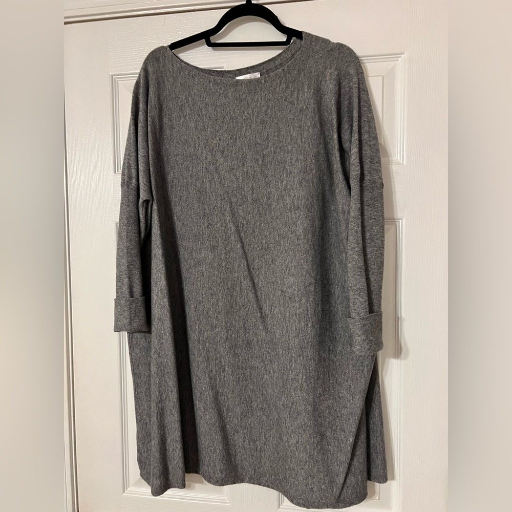Vestique Gray Long Sleeve Crew Neck Sweater Dress